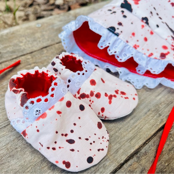 Bloody Cute Blood Splatter Baby Bonnet & Booties Set - Picture 3 of 6